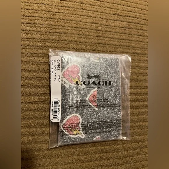 Coach Slim Id Card Case With Heart Bolt Print nwt in packaging - Picture 3 of 4